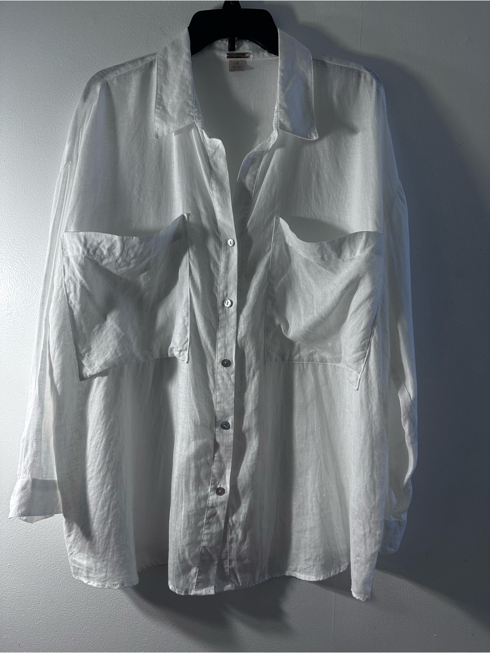 This is a white 100% linen Magaschoni button-down shirt featuring a signature en